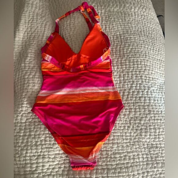 TRINA TURK Plunge One Piece Halter Swimsuit Size 8 ✨NWT✨ - Picture 5 of 11